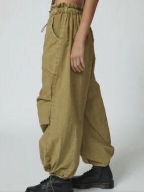 Urban Outfitters UO Sloan Nylon Baggy Balloon Parachute Pants Y2K 80s Khaki  M